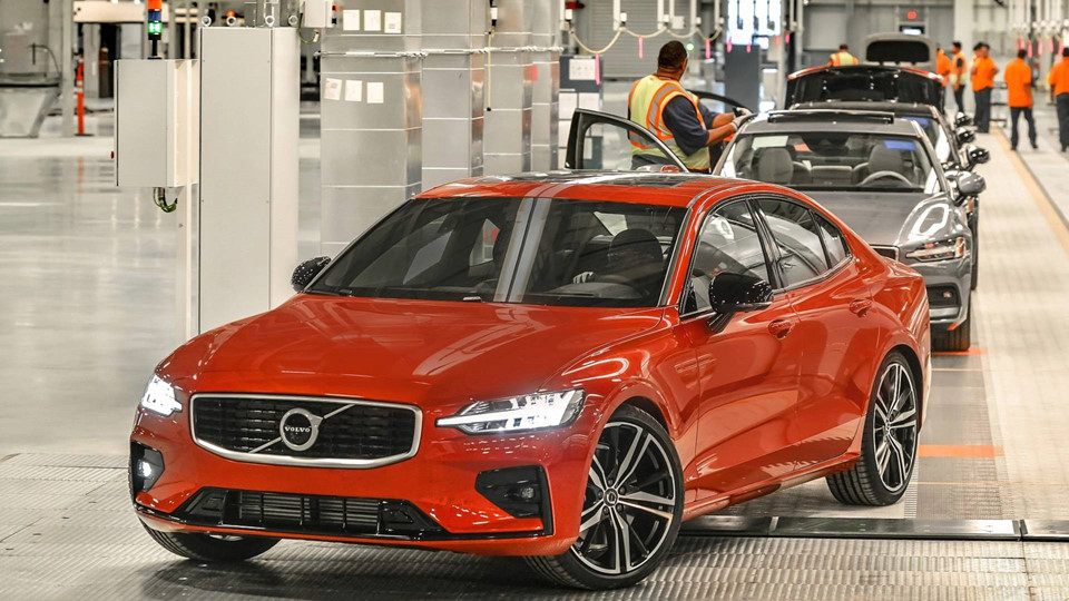 Volvo S60 2019 giá từ 35.800 USD, đối thủ của Mercedes C-Class