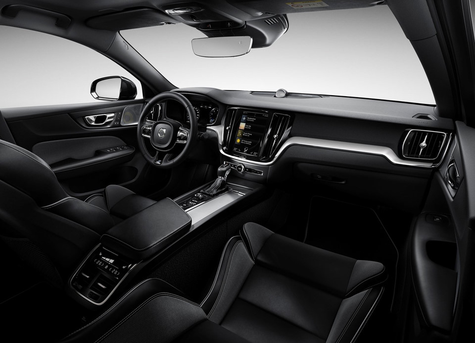 Volvo S60 2019 giá từ 35.800 USD, đối thủ của Mercedes C-Class