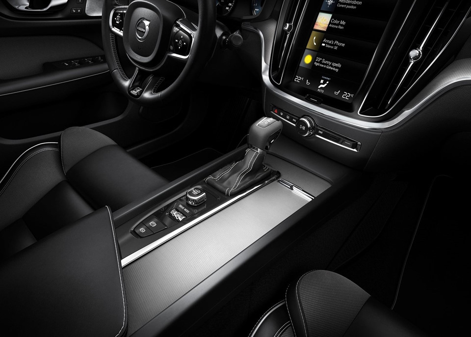 Volvo S60 2019 giá từ 35.800 USD, đối thủ của Mercedes C-Class