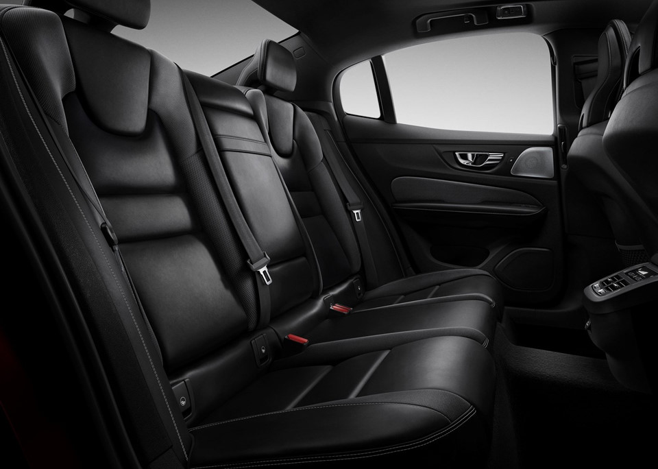 Volvo S60 2019 giá từ 35.800 USD, đối thủ của Mercedes C-Class