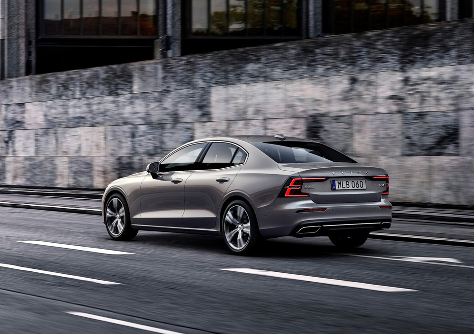 Volvo S60 2019 giá từ 35.800 USD, đối thủ của Mercedes C-Class