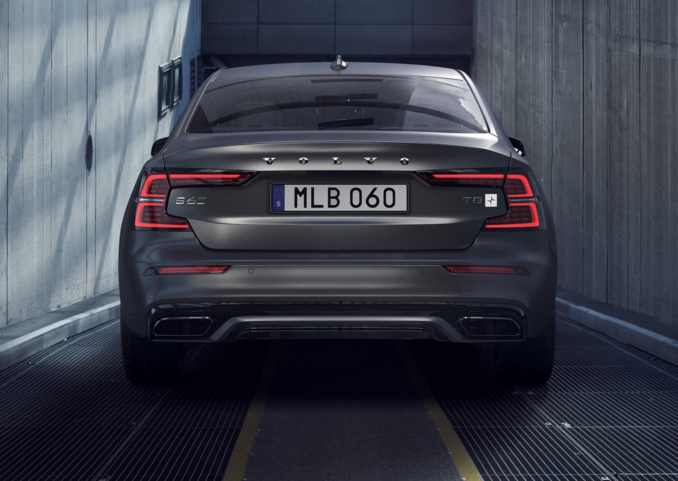 Volvo S60 2019 giá từ 35.800 USD, đối thủ của Mercedes C-Class