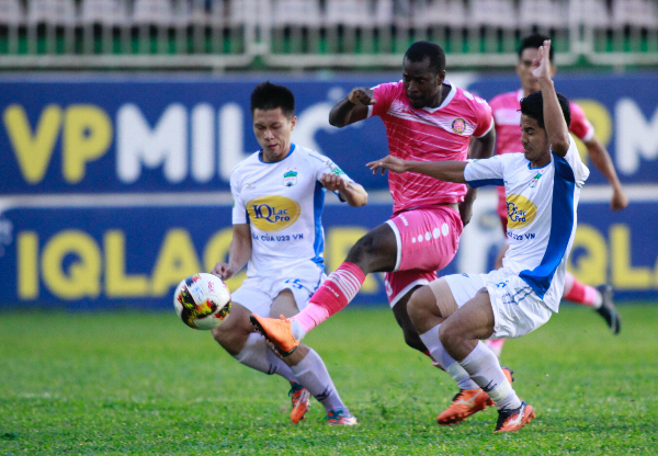 Công Phượng, Xuân Trường ghi bàn giúp HAGL tìm lại chiến thắng