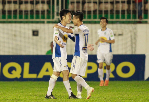 Công Phượng, Xuân Trường ghi bàn giúp HAGL tìm lại chiến thắng