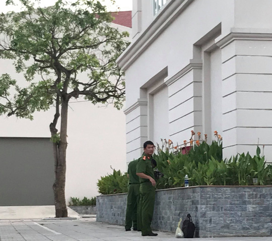 Nữ sinh Đại học Vinh rơi từ tầng 5 ký túc xá xuống đất