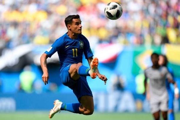 Trọng tài bẻ còi, Brazil thắng nhọc phút bù giờ