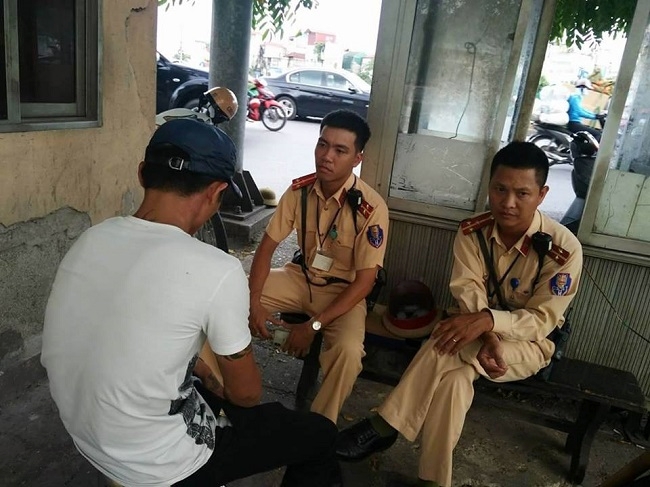 Cứu một thanh niên định nhảy cầu vì nợ 200 triệu cá độ bóng đá