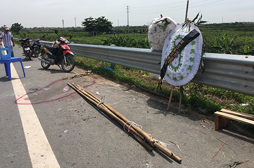 Cái chết uẩn khúc của hai bé gái khiến gia đình mang quan tài diễu phố