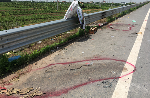 Cái chết uẩn khúc của hai bé gái khiến gia đình mang quan tài diễu phố