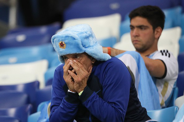 CĐV Argentina tan vỡ sau chiến bại muối mặt của Messi cùng các đồng đội