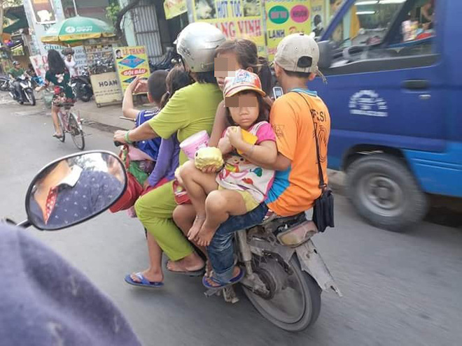 1 người phụ nữ, 5 đứa trẻ và cảnh tượng khiến người ta rùng mình trên phố