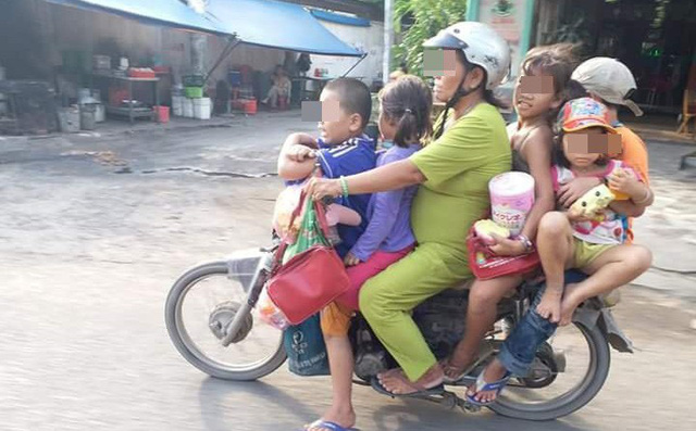 1 người phụ nữ, 5 đứa trẻ và cảnh tượng khiến người ta rùng mình trên phố