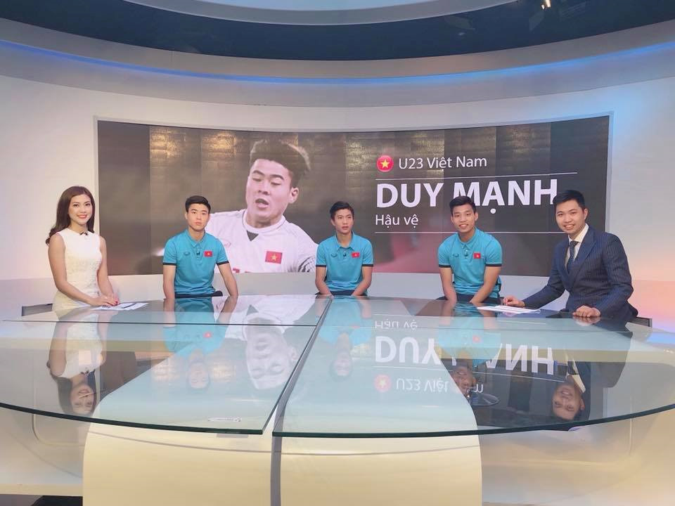 Hoa khôi mặc bikini dẫn World Cup: Rất buồn khi đọc bình luận