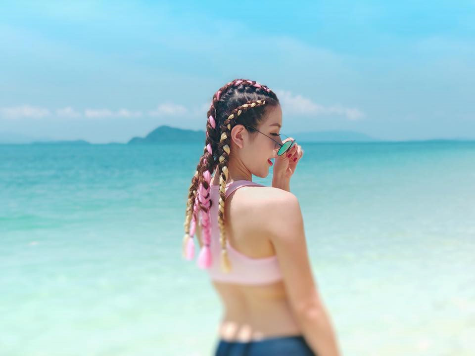 Hoa khôi mặc bikini dẫn World Cup: Rất buồn khi đọc bình luận