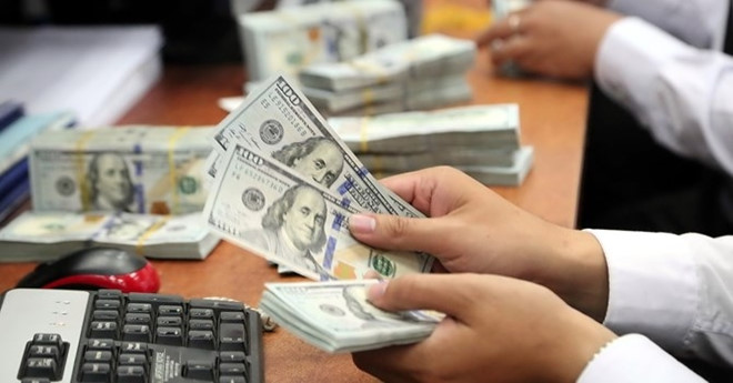 Tăng liên tục suốt tuần, giá USD đang sát mốc 23.000 đồng