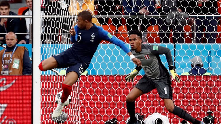 Ghi bàn ở World Cup, sao tuyển Pháp tái hiện màn ăn mừng để đời của Văn Thanh