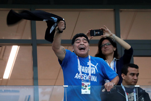 Maradona bật khóc sau khi chứng kiến Argentina bị Croatia hạ nhục
