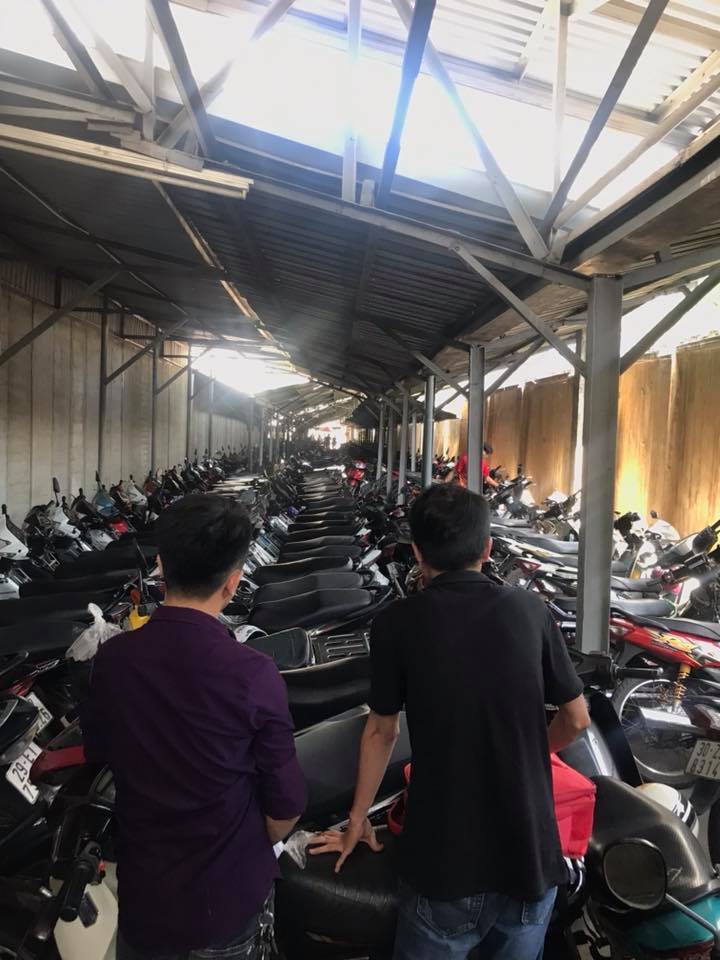 Góc bế tắc: Khi bạn đi thi không làm được bài mà còn gặp bãi giữ xe như thế này thì phải làm gì?