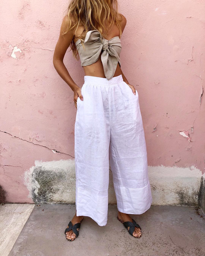 Chiếc crop top thắt nơ này đang khiến bao cô nàng từ Âu sang Á mê mẩn, mặc lên nhìn quyến rũ chết người