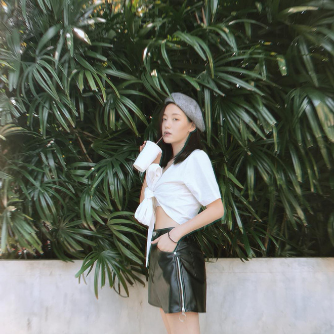 Chiếc crop top thắt nơ này đang khiến bao cô nàng từ Âu sang Á mê mẩn, mặc lên nhìn quyến rũ chết người Chiếc crop top thắt nơ này đang khiến bao cô nàng từ Âu sang Á mê mẩn, mặc lên nhìn quyến rũ chết người