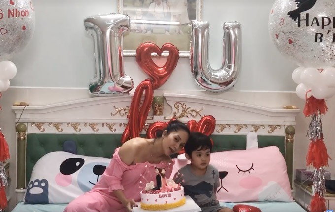 Khánh Thi trốn viện, bí mật về nhà tổ chức sinh nhật cho ông xã Phan Hiển