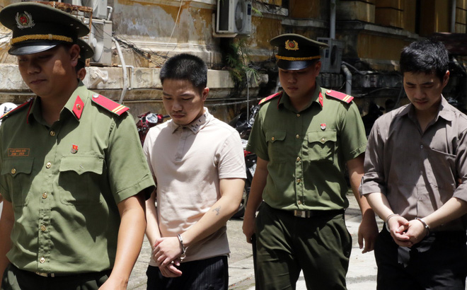 Hai người Trung Quốc dùng thẻ ngân hàng giả, chiếm đoạt hàng trăm triệu đồng