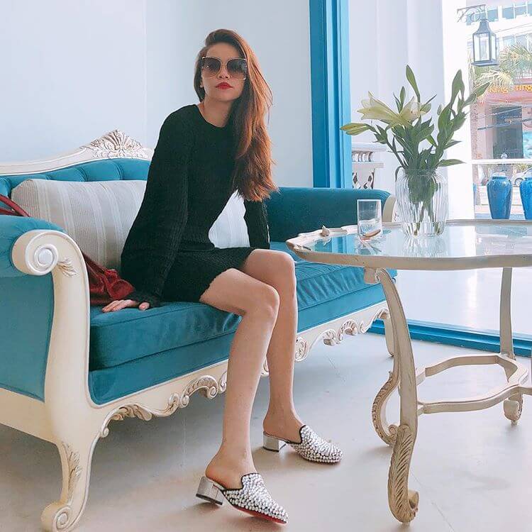 Sành điệu ra phố với loạt giày dép hot nhất mùa hè cùng Hồ Ngọc Hà