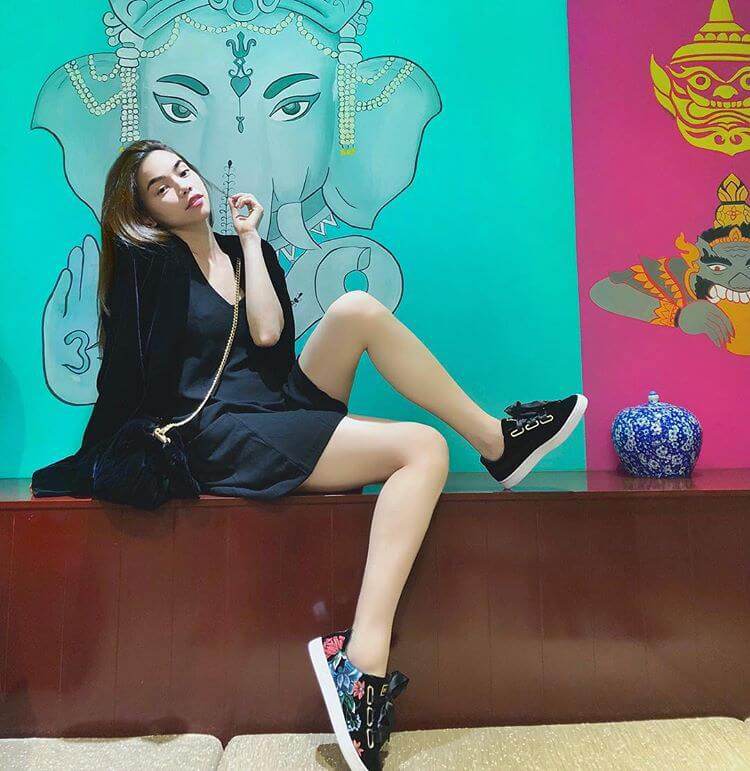 Sành điệu ra phố với loạt giày dép hot nhất mùa hè cùng Hồ Ngọc Hà