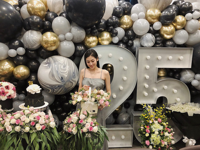 Lộ ảnh Tú Anh công khai thân mật với hôn phu sau khi tuyên bố chuyện kết hôn