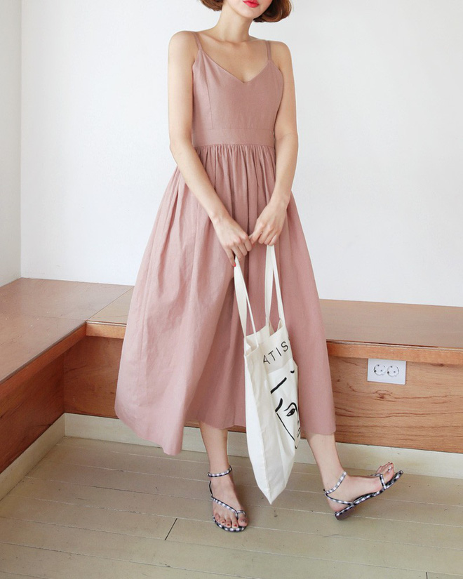 Hè đến, không gì tuyệt hơn là ngày nào cũng được diện loạt kiểu váy nhẹ tênh và xinh xắn hết nấc này