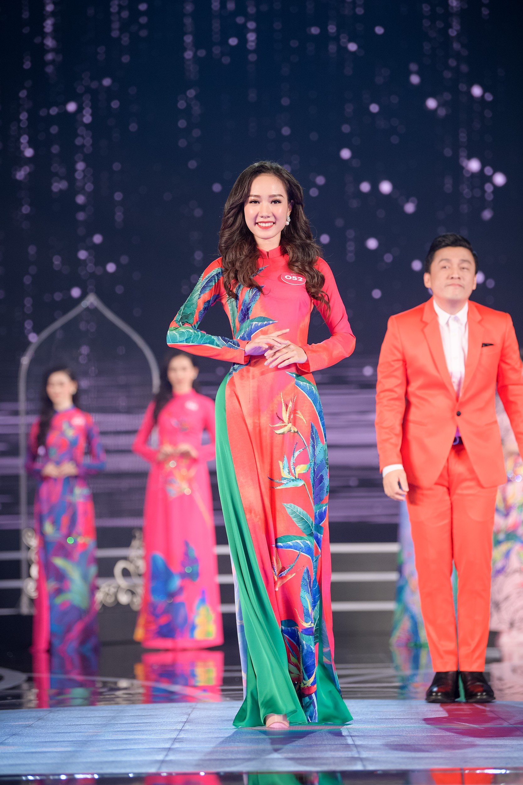 Chung khảo Hoa hậu Việt Nam 2018: Kết thúc phần thi dạ hội, 19 thí sinh được lựa chọn bước vào đêm thi chung kết Chung khảo Hoa hậu Việt Nam 2018: Kết thúc phần thi dạ hội, 19 thí sinh được lựa chọn bước vào đêm thi chung kết