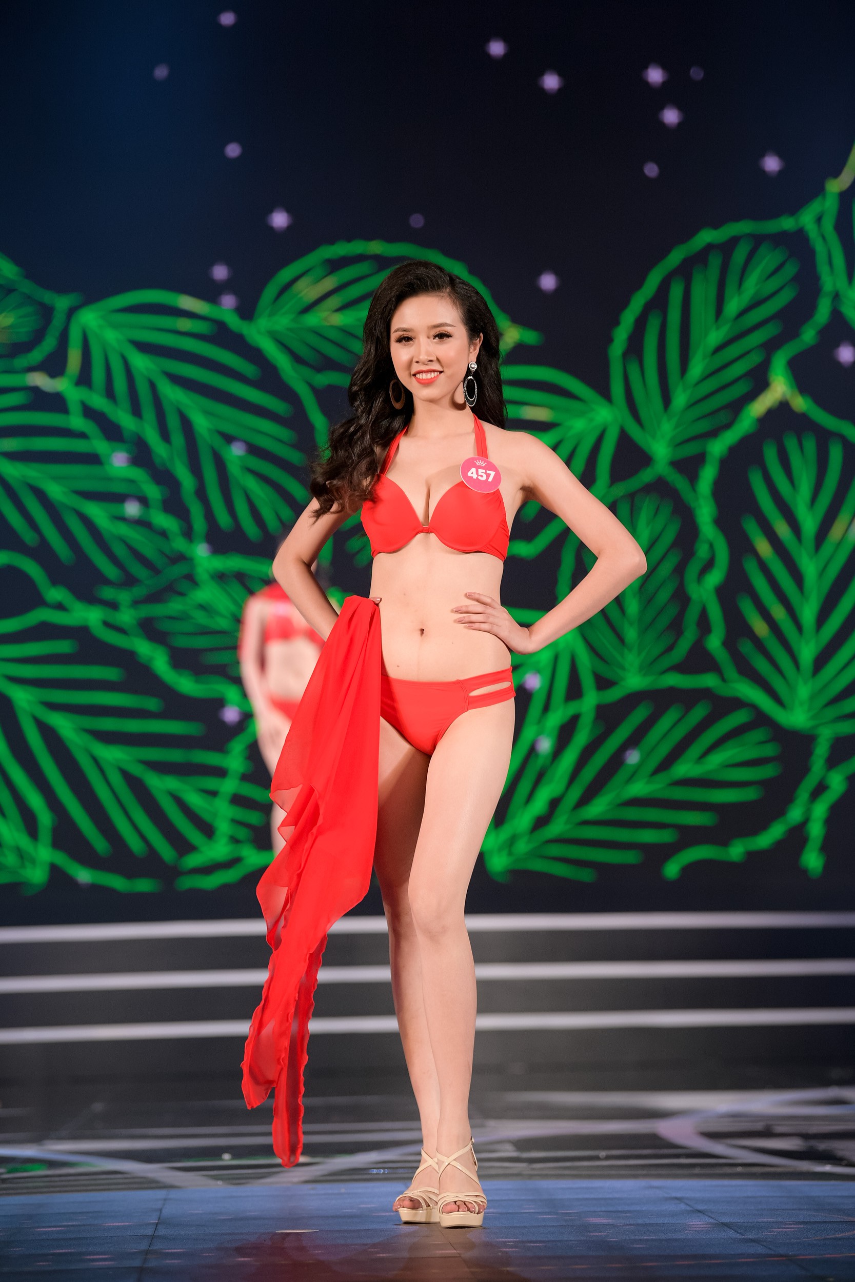Chung khảo Hoa hậu Việt Nam 2018: Kết thúc phần thi dạ hội, 19 thí sinh được lựa chọn bước vào đêm thi chung kết Chung khảo Hoa hậu Việt Nam 2018: Kết thúc phần thi dạ hội, 19 thí sinh được lựa chọn bước vào đêm thi chung kết