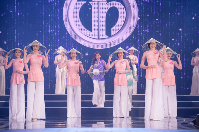 Chung khảo Hoa hậu Việt Nam 2018: Kết thúc phần thi dạ hội, 19 thí sinh được lựa chọn bước vào đêm thi chung kết Chung khảo Hoa hậu Việt Nam 2018: Kết thúc phần thi dạ hội, 19 thí sinh được lựa chọn bước vào đêm thi chung kết