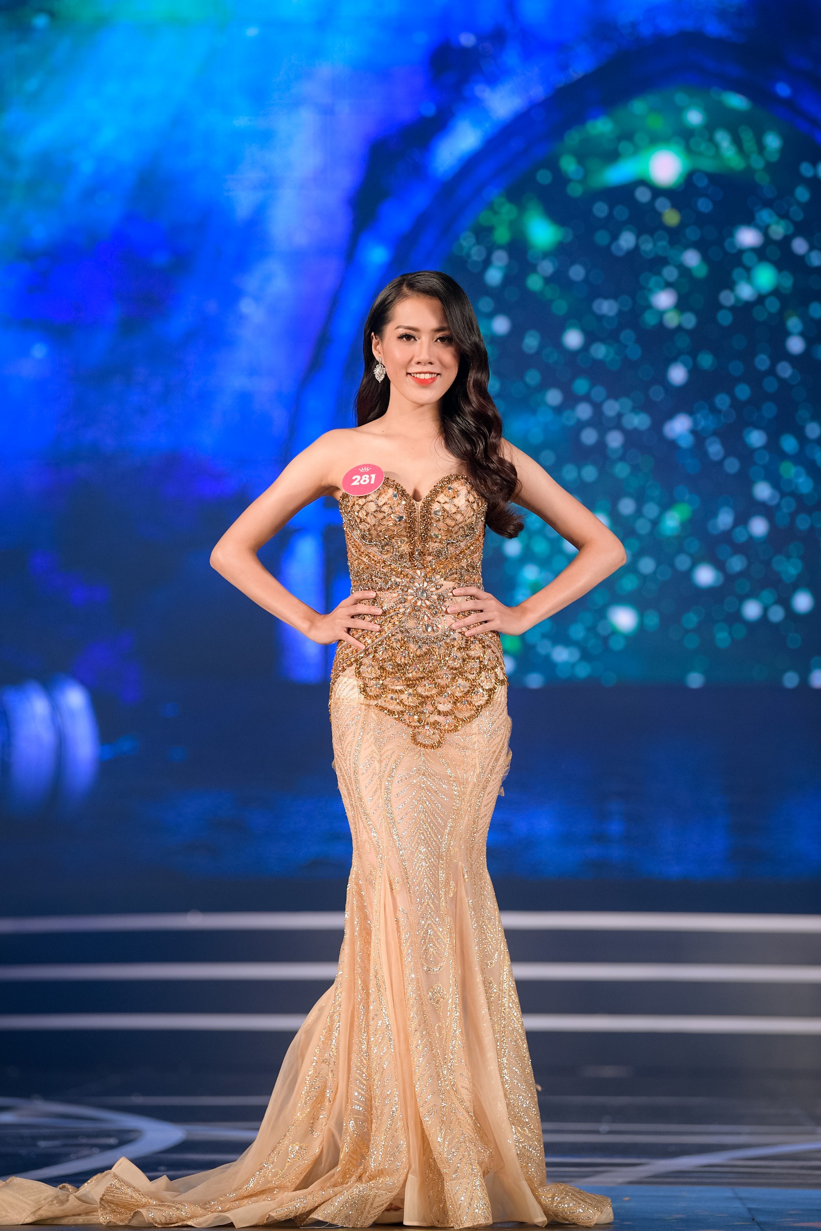 Chung khảo Hoa hậu Việt Nam 2018: Kết thúc phần thi dạ hội, 19 thí sinh được lựa chọn bước vào đêm thi chung kết Chung khảo Hoa hậu Việt Nam 2018: Kết thúc phần thi dạ hội, 19 thí sinh được lựa chọn bước vào đêm thi chung kết