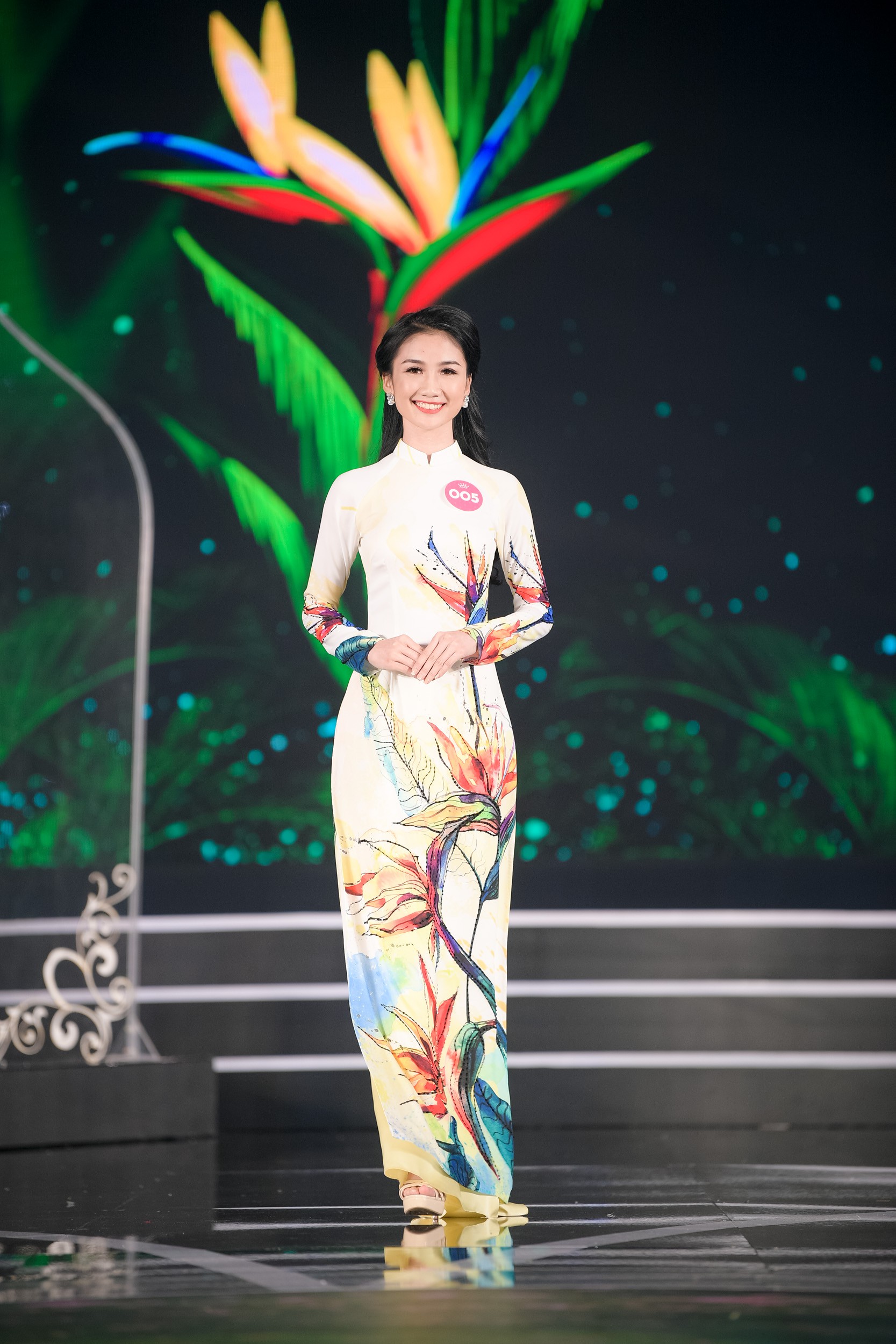 Chung khảo Hoa hậu Việt Nam 2018: Kết thúc phần thi dạ hội, 19 thí sinh được lựa chọn bước vào đêm thi chung kết Chung khảo Hoa hậu Việt Nam 2018: Kết thúc phần thi dạ hội, 19 thí sinh được lựa chọn bước vào đêm thi chung kết