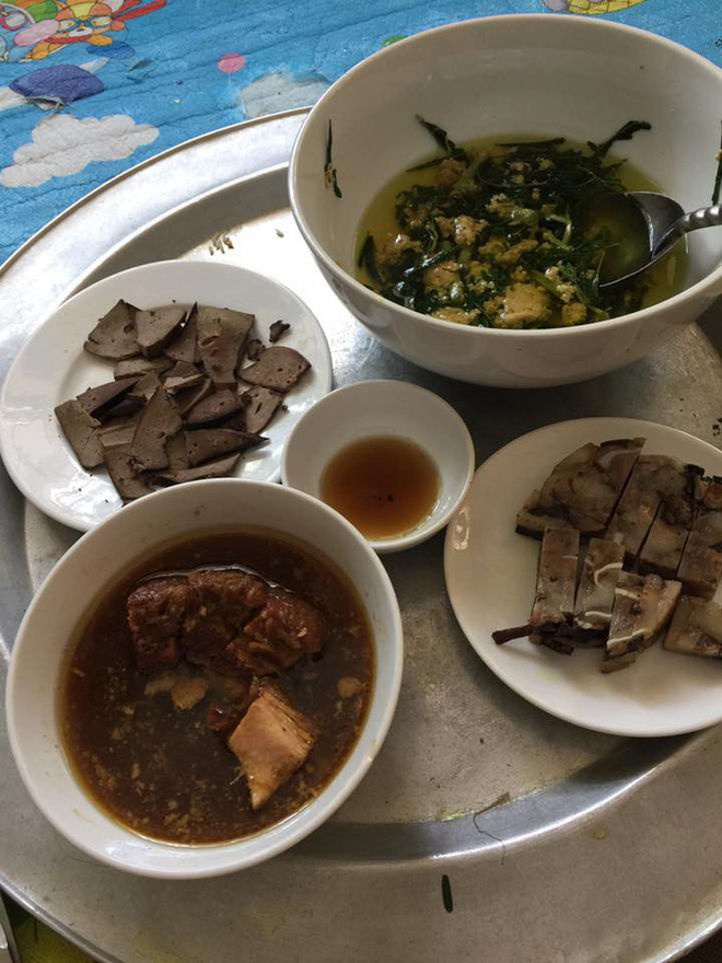 Cô nàng ấm ức vì chị dâu để phần mâm cơm nham nhở dù tháng nào cũng nộp 1,5 triệu tiền ăn gây tranh cãi