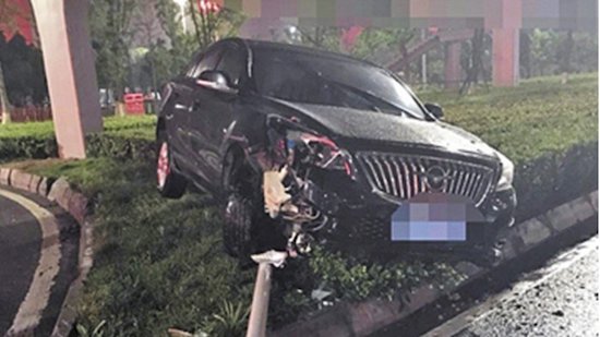 Cổ động viên Trung Quốc đau tim, say xỉn, đâm xe khi cháy cùng World Cup