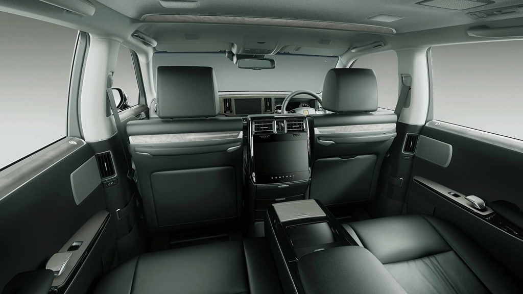 Giá bán ngang siêu xe, Toyota Century làm khó người mua