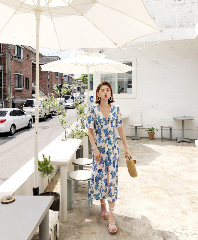 Từ chân váy tới váy liền, chỉ cần thêm một đường xẻ vừa phải là đủ để bạn nhìn thu hút hơn rồi