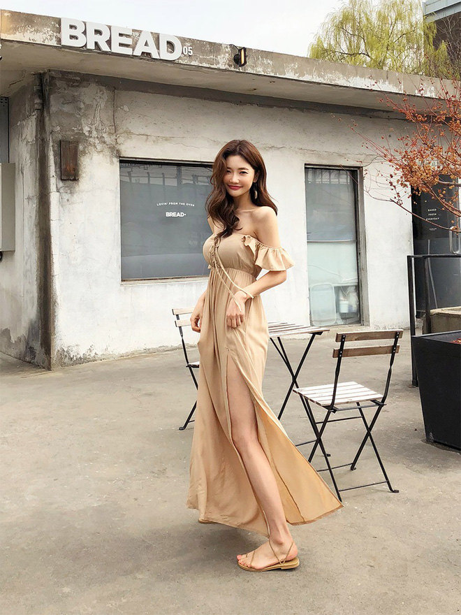 Từ chân váy tới váy liền, chỉ cần thêm một đường xẻ vừa phải là đủ để bạn nhìn thu hút hơn rồi Từ chân váy tới váy liền, chỉ cần thêm một đường xẻ vừa phải là đủ để bạn nhìn thu hút hơn rồi