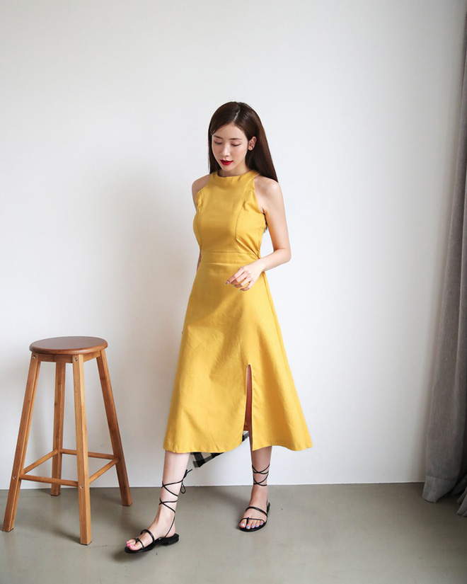 Từ chân váy tới váy liền, chỉ cần thêm một đường xẻ vừa phải là đủ để bạn nhìn thu hút hơn rồi Từ chân váy tới váy liền, chỉ cần thêm một đường xẻ vừa phải là đủ để bạn nhìn thu hút hơn rồi
