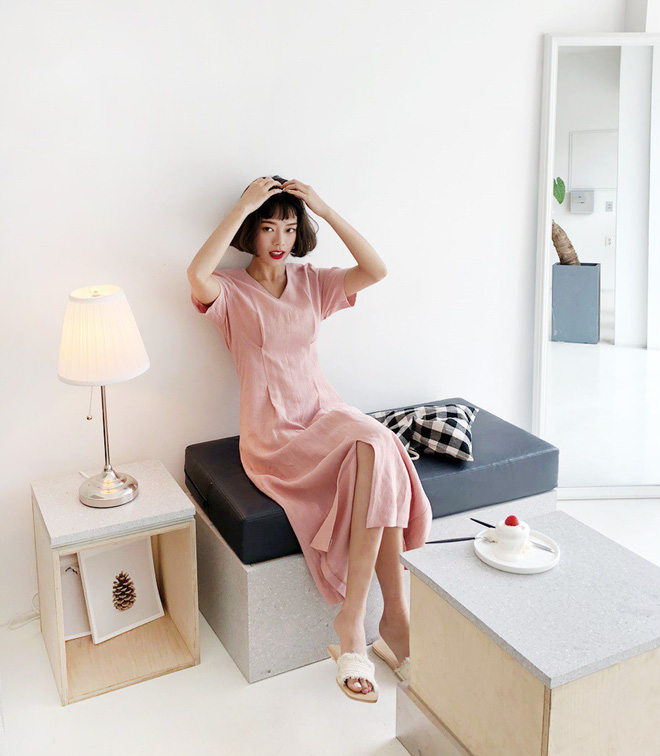 Từ chân váy tới váy liền, chỉ cần thêm một đường xẻ vừa phải là đủ để bạn nhìn thu hút hơn rồi Từ chân váy tới váy liền, chỉ cần thêm một đường xẻ vừa phải là đủ để bạn nhìn thu hút hơn rồi