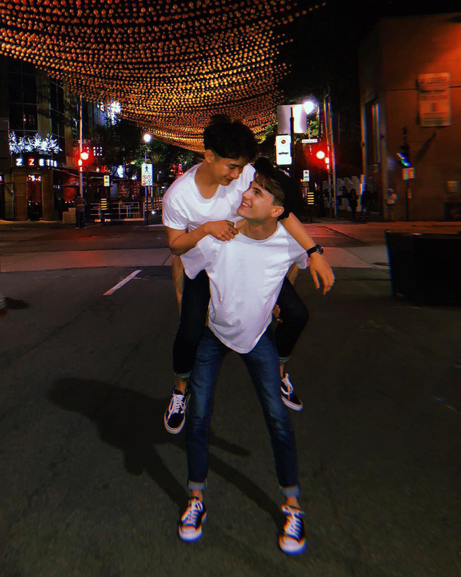 Couple đồng tính hot nhất MXH: Trên đời này có thiếu gì trai đẹp nhưng họ đã yêu nhau hết rồi!