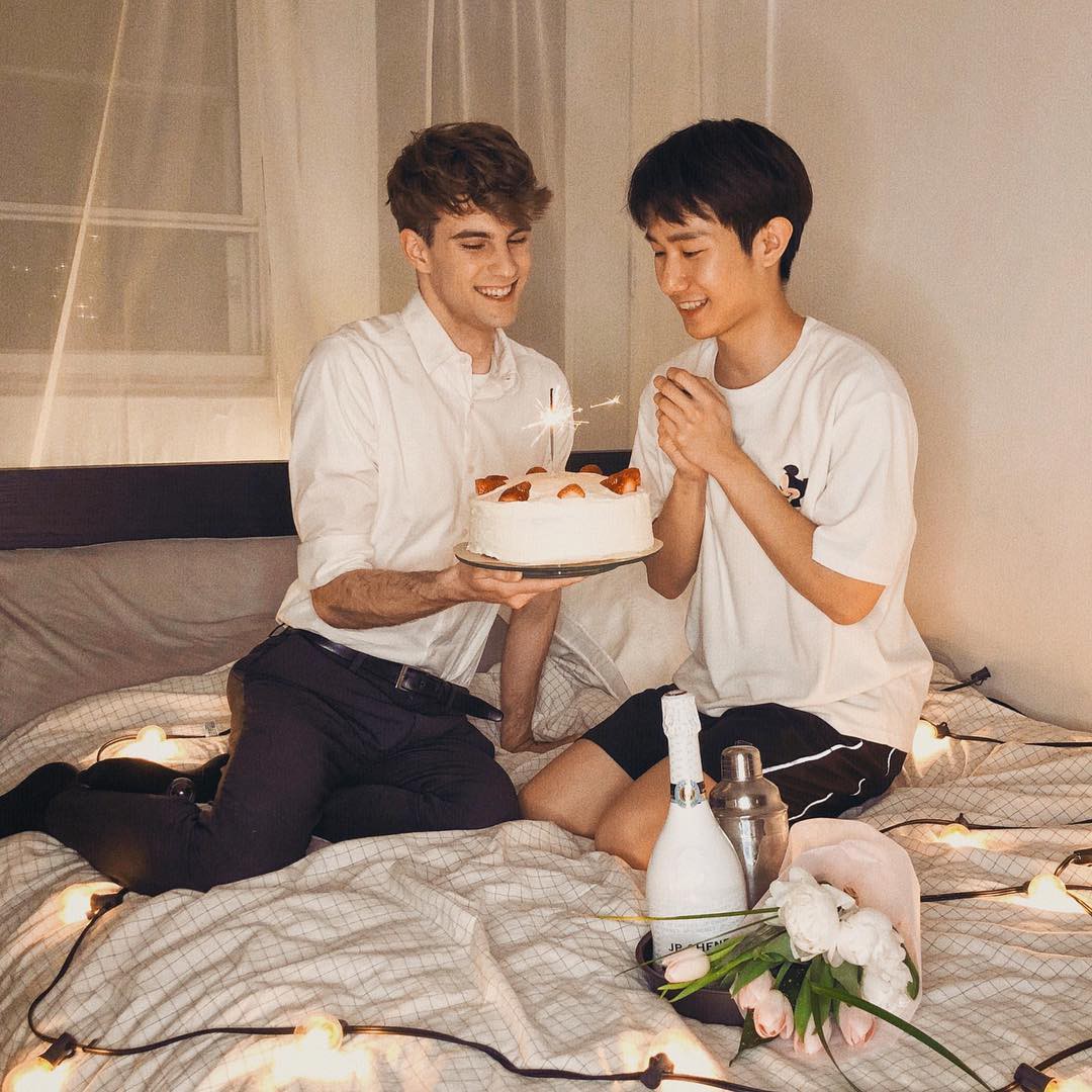 Couple đồng tính hot nhất MXH: Trên đời này có thiếu gì trai đẹp nhưng họ đã yêu nhau hết rồi!