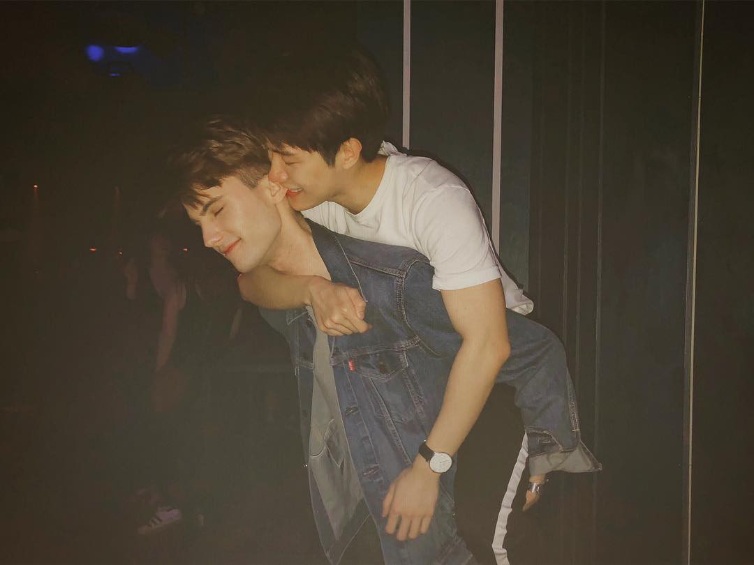 Couple đồng tính hot nhất MXH: Trên đời này có thiếu gì trai đẹp nhưng họ đã yêu nhau hết rồi!