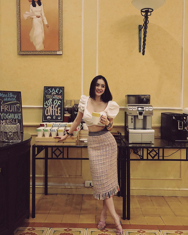 Thêm một thiết kế crop top cực đáng sắm vì ngực nhỏ hay to đều mặc đẹp hết sức Thêm một thiết kế crop top cực đáng sắm vì ngực nhỏ hay to đều mặc đẹp hết sức