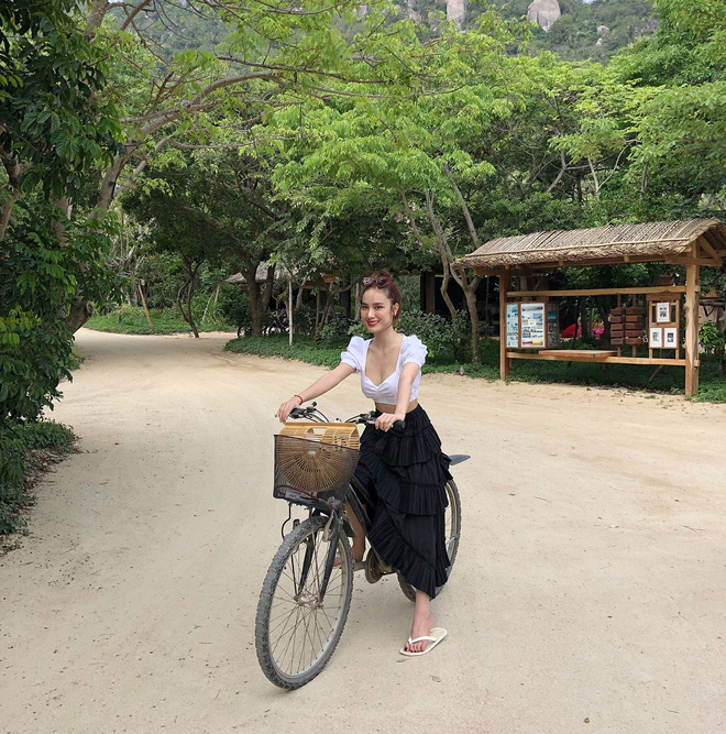 Thêm một thiết kế crop top cực đáng sắm vì ngực nhỏ hay to đều mặc đẹp hết sức