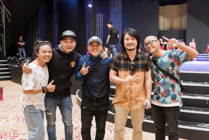 Trước giờ G, Chi Pu tập luyên vũ đạo nóng bỏng cho đêm Chung khảo phía Nam HHVN 2018 Trước giờ G, Chi Pu tập luyên vũ đạo nóng bỏng cho đêm Chung khảo phía Nam HHVN 2018