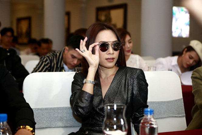 Mỹ Tâm lên tiếng bênh vực khán giả say rượu sàm sỡ mình trên sân khấu Mỹ Tâm lên tiếng bênh vực khán giả say rượu sàm sỡ mình trên sân khấu