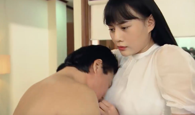 Quỳnh Búp Bê tập 3: Quỳnh gây sốc khi tự phá thai 4 tháng trong nhà vệ sinh Quỳnh Búp Bê tập 3: Quỳnh gây sốc khi tự phá thai 4 tháng trong nhà vệ sinh